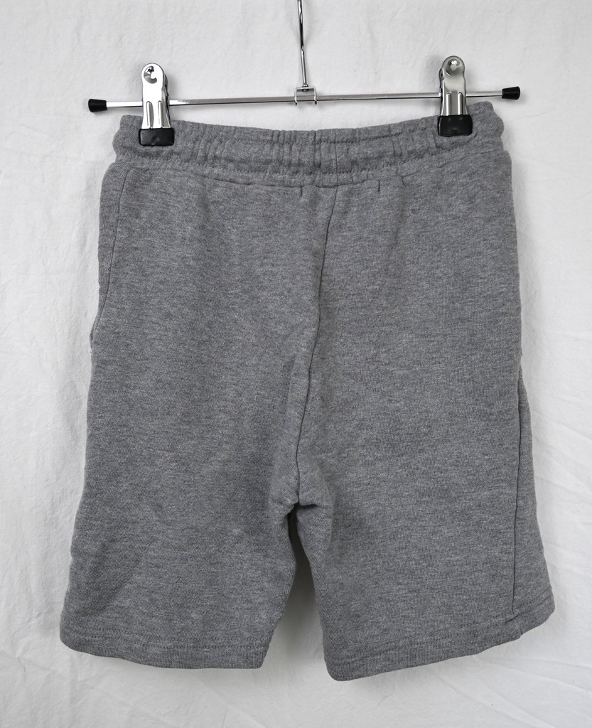 Short, Stones and Bones, 8 jaar - Extra 1