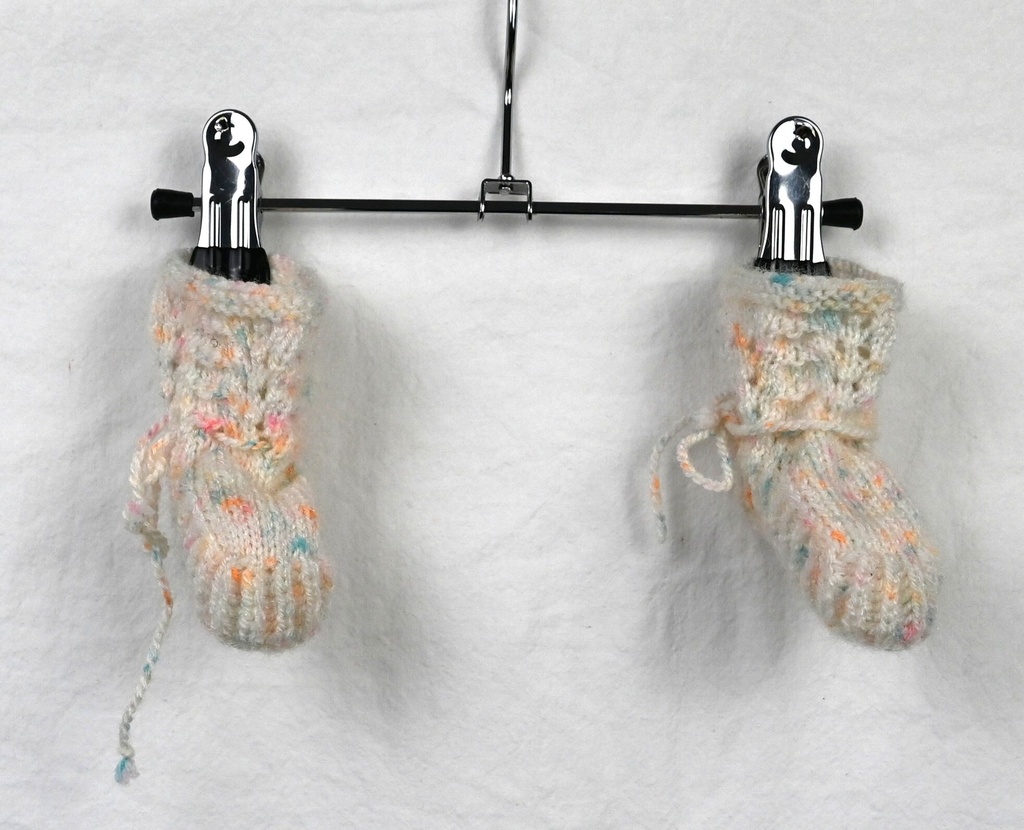 [SRO001] Zelfgebreide babyslofjes, newborn