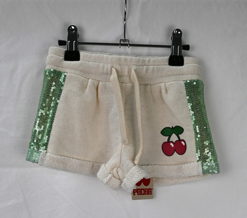 Short, Pacha, 2 jaar