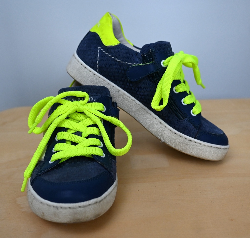 [LBR009] Sneakers, Stones and bones, 29 - PI