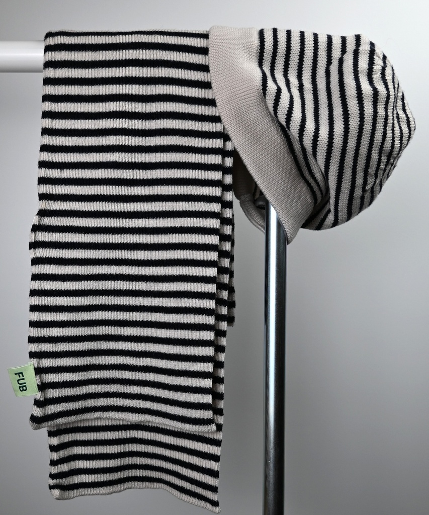 [ELD026] Muts en sjaal, FUB, ca 6 jaar tot 12 jaar