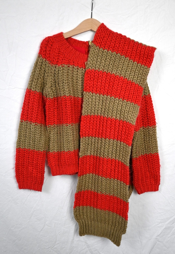 [EDK334] Trui en sjaal, AO76, 8 jaar