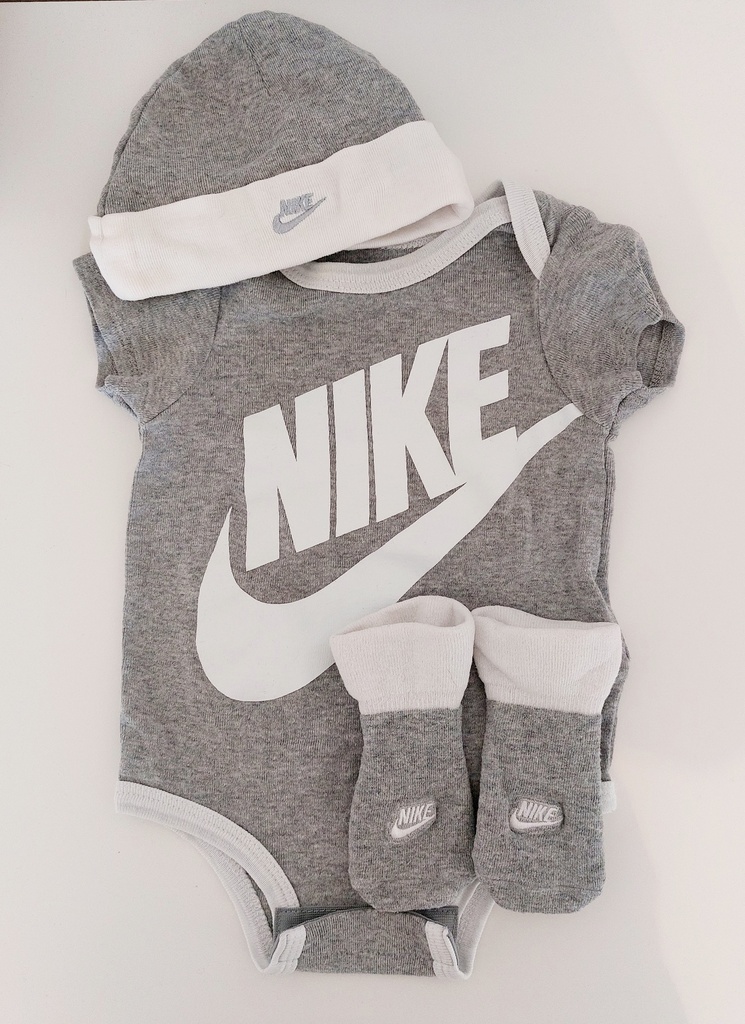 [TIC002] Body met muts en kousjes, Nike, 68